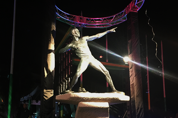 博尔特雕像在牙买加揭幕 标志性庆祝动作永留家乡