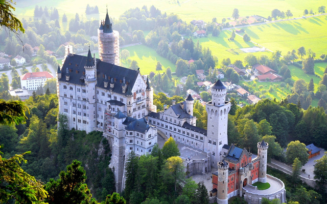 neuschwanstein castle,petronas towers 盘点世界各地的"童话村庄"(高清组图)