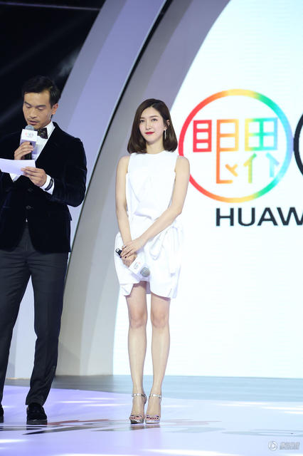近日,2016中国时尚自媒体大赏在北京举行,江疏影,张亮,王鸥,尹正