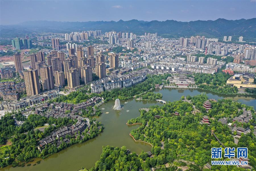 重庆璧山：小城湿地公园风景美如画