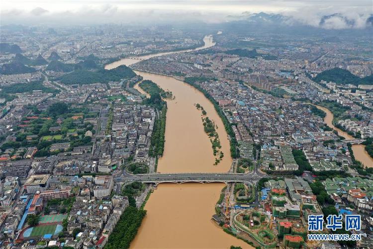 广西桂林：暴雨致漓江水位超警戒线