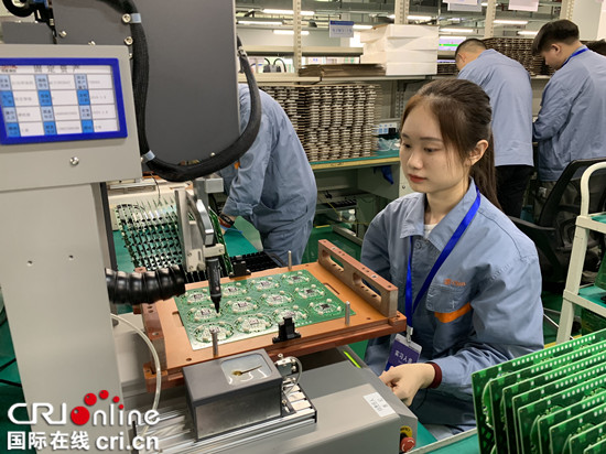 【看长江之变】重庆川仪全力推动智能化生产 促进产业升级