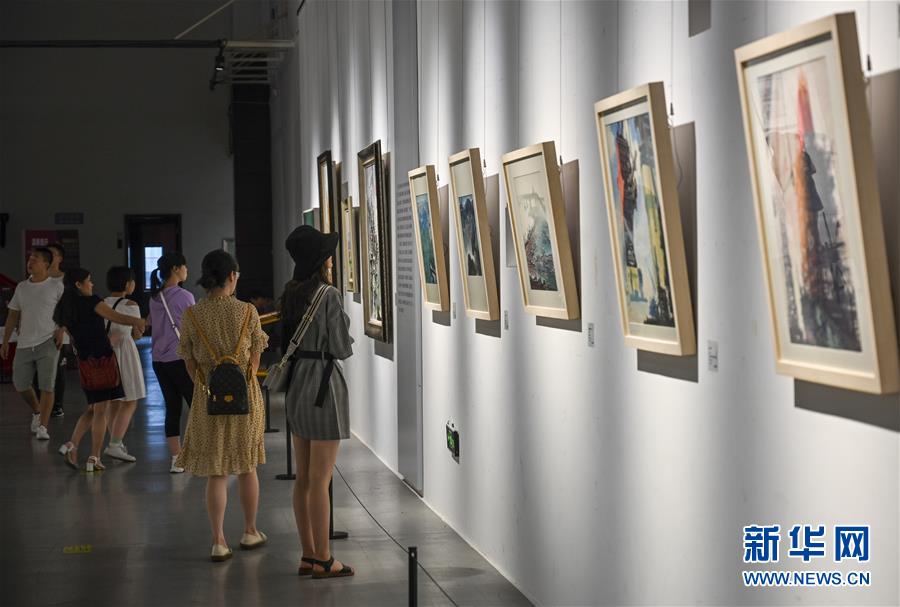 重庆：美术馆里的艺术周末