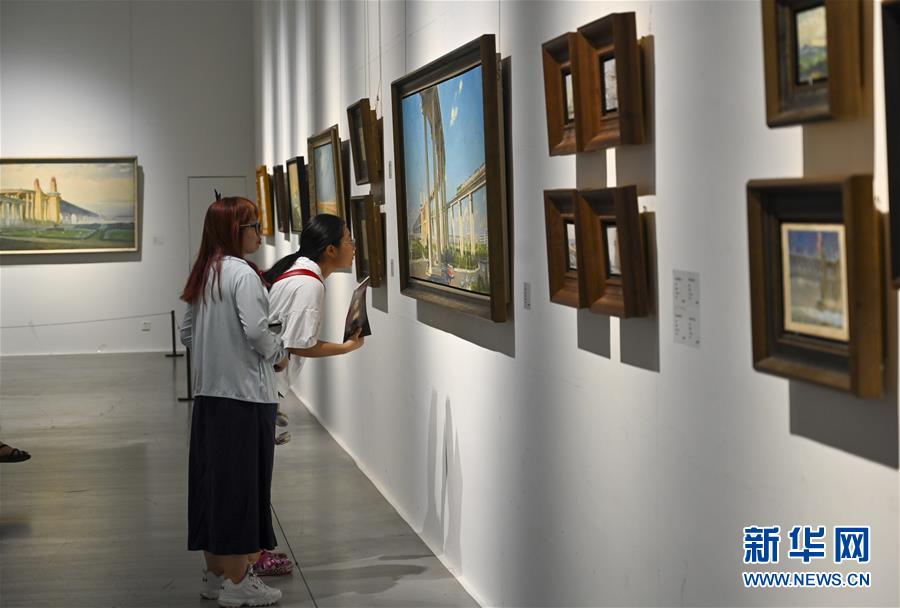 重庆：美术馆里的艺术周末