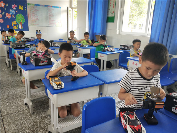 图片默认标题_fororder_航模运动集训-供图-崇州市辰居路小学1