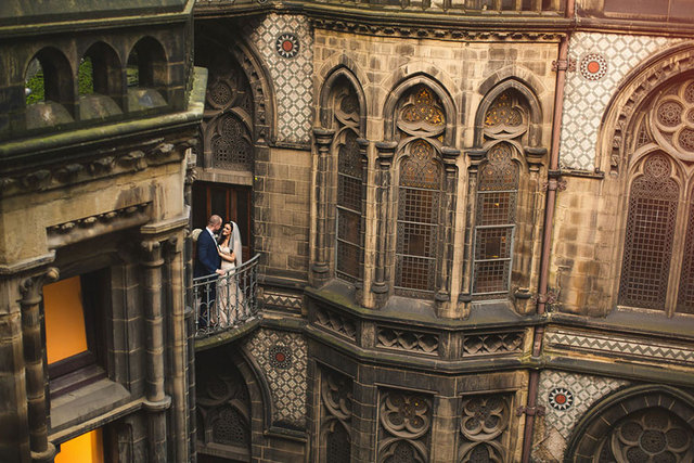 英国夫妇狂迷哈利·波特 婚礼变壮观魔法盛宴