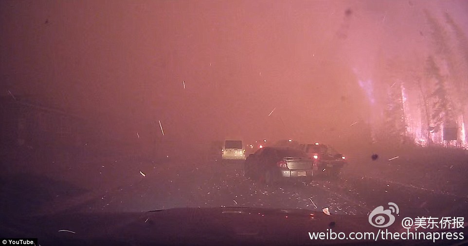 宇航员拍摄太空中加拿大火灾烟雾弥漫场景(高清组图)