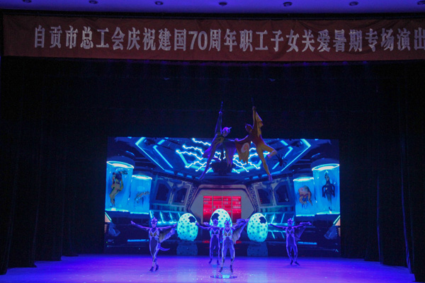 图片默认标题_fororder_现场演出（摄影-杨梦婧）