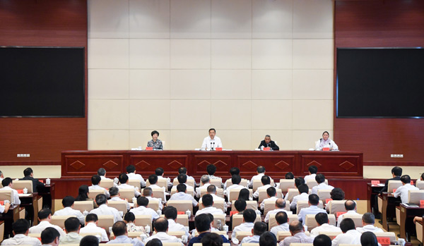 贵州省委理论学习中心组先进典型专题报告会举行 孙志刚主持并讲话