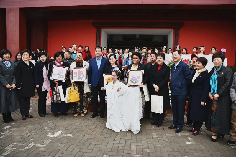 【豫见国际】中国牡丹画第一村:以牡丹画为媒 绘就文旅融合新画卷