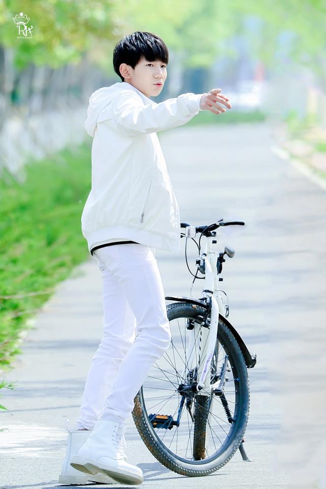 TFboys王源准备中考已推掉了一切工作-国际在线