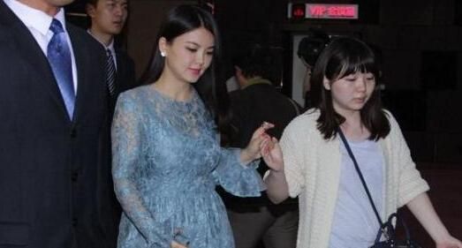 被怀孕 女星:范冰冰小肚微凸 谢娜怀孕成月经新