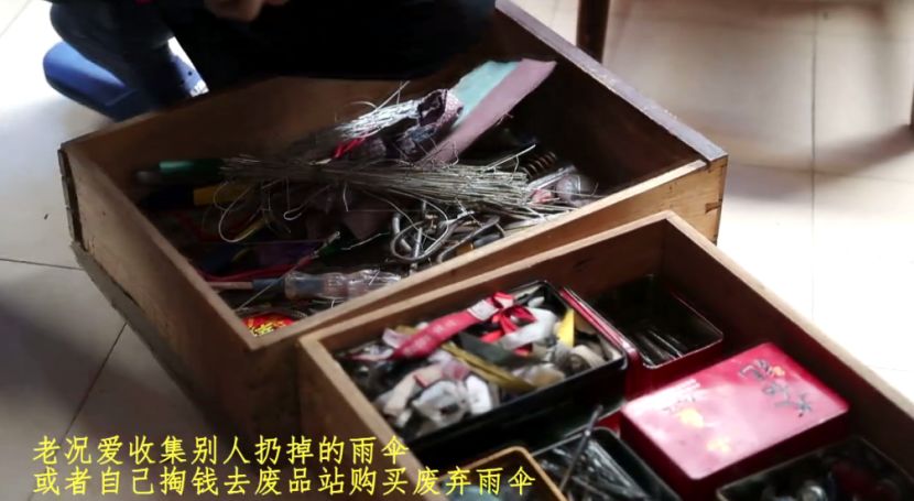 南昌大雨中撑起的伞，总有一把跟这位老人有关