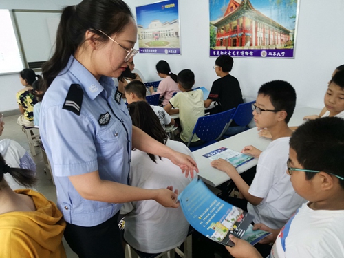 【河南供稿】三门峡市陕州区公安局开展暑期交通安全教育活动
