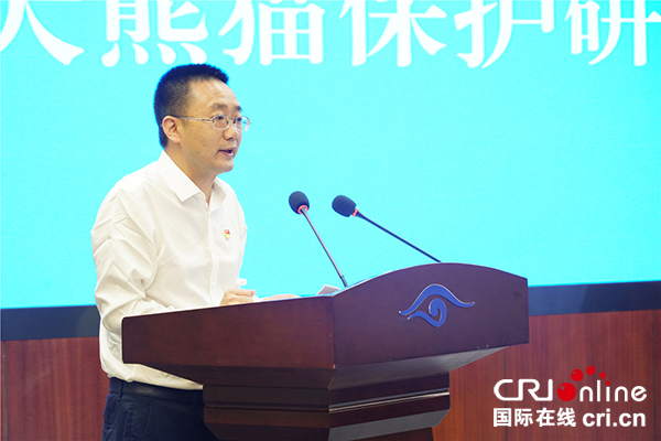 阿坝州副州长丁明忠主持签约仪式 摄影 张黎萍