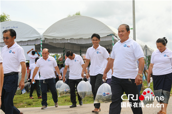 中资企在老挝举办鱼类增殖放流活动