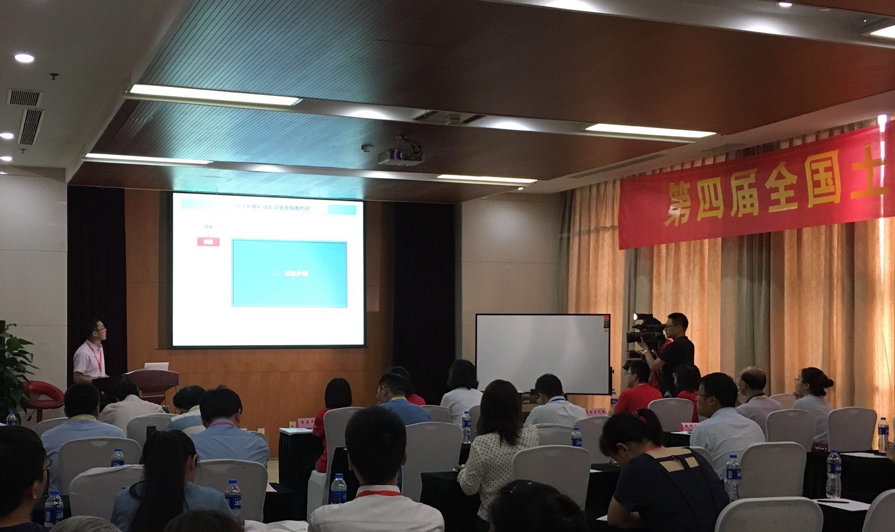 (供稿 教育列表 三吴大地南京 移动版)强调“立德树人”理念 全国土木工程材料教师讲课比赛举办(列表页标题)全国土木工程材料教师讲课比赛在南京举办