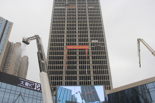 图片默认标题_fororder_现场消防救援演练（摄影-杨梦婧）