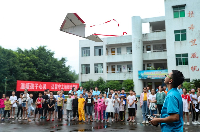 （转载）四川华蓥：留守娃伴着科普度暑期