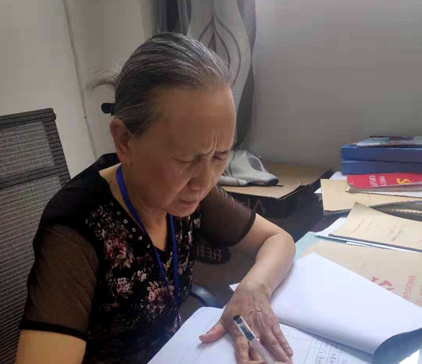 （转载）宜宾翠屏区“最美家庭”江永秀：把自己喜欢的工作做得更好