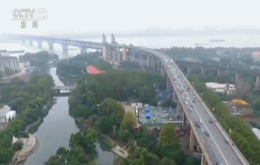 历时8年跨越“天堑”，这个“第一”开创中国自力更生建设大型桥梁新纪元
