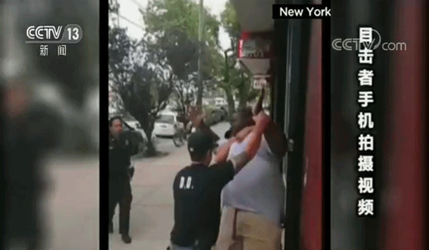 白人警察“锁喉”黑人商贩致其死亡 5年后美国司法部宣布不予起诉