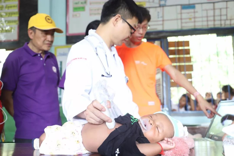 平安产险援外医疗分队前往柬埔寨开展儿童先心病筛查