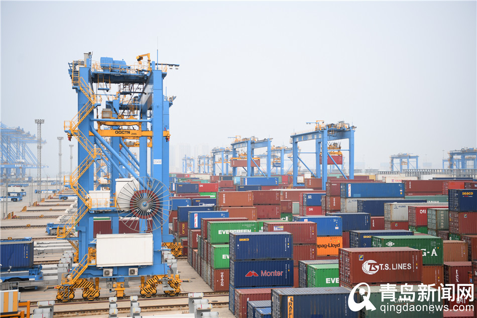 【我爱这片蓝色的国土】青岛港：科技引领港口升级 世界第一只是