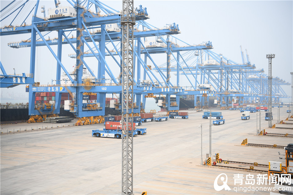 【我爱这片蓝色的国土】青岛港：科技引领港口升级 世界第一只是