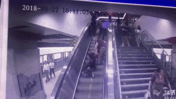 在一瞬间有一百万种可能，但你奋不顾身的样子最帅！