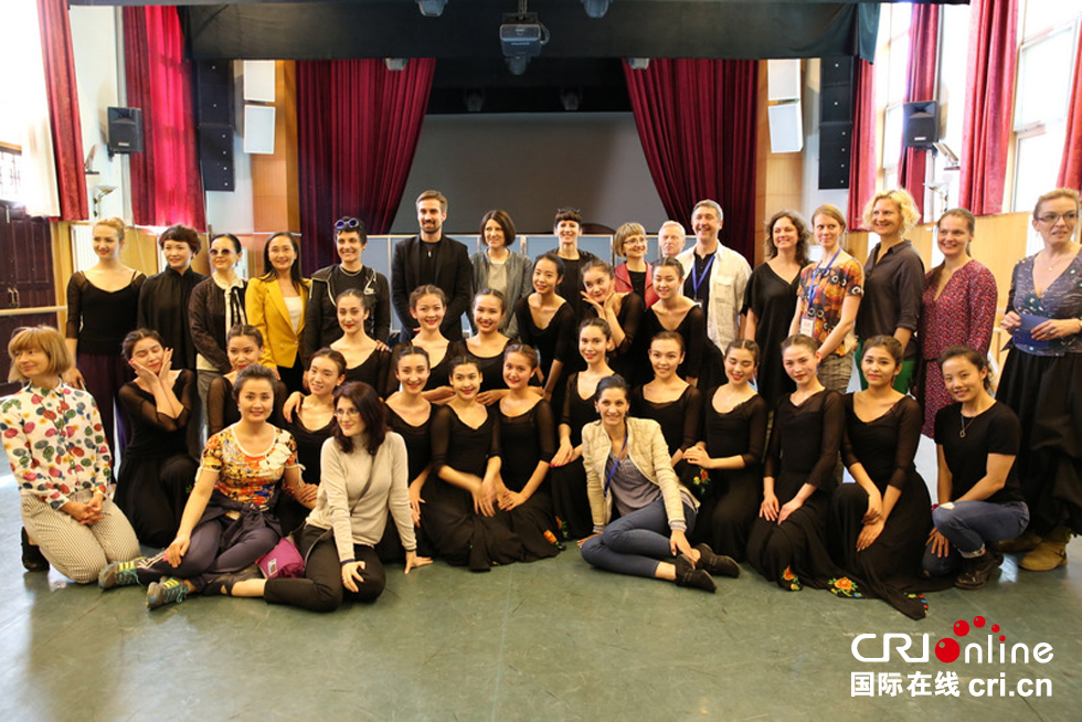 中东欧16国舞蹈艺术家访问中央民族大学和北京舞..