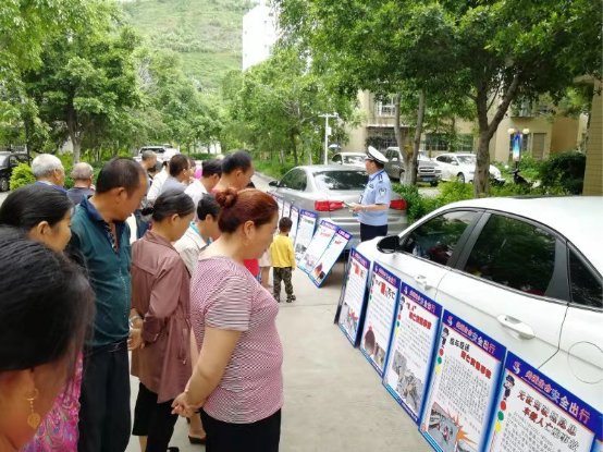 （转载）攀枝花米易县公安局交警大队深入开展“交通安全进社区”主题宣传活动