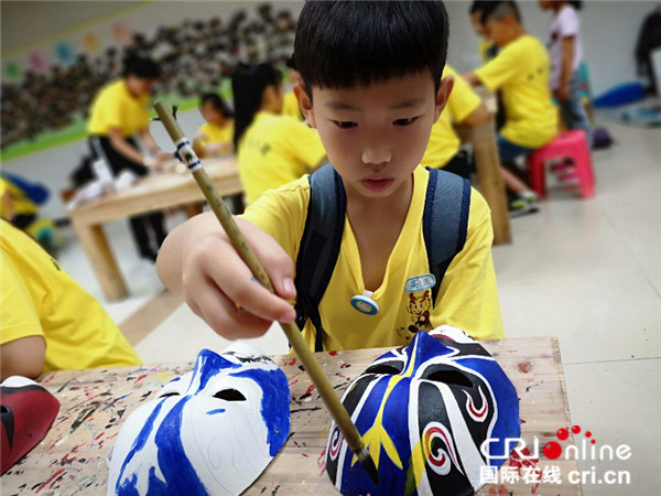 新中国印象——画脸谱