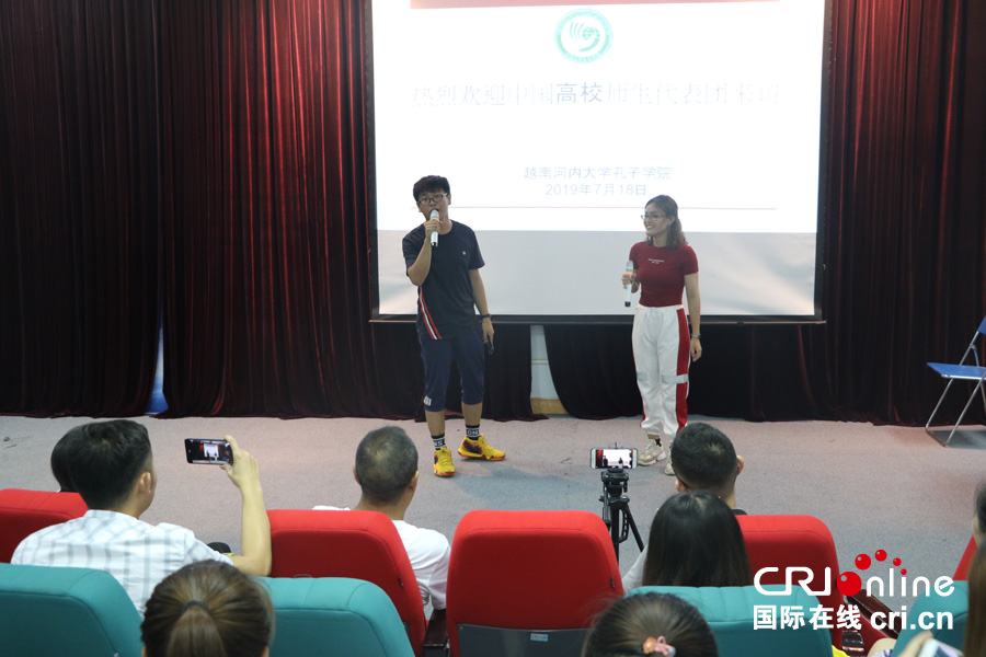 中国高校师生代表团访问越南河内大学孔子学院