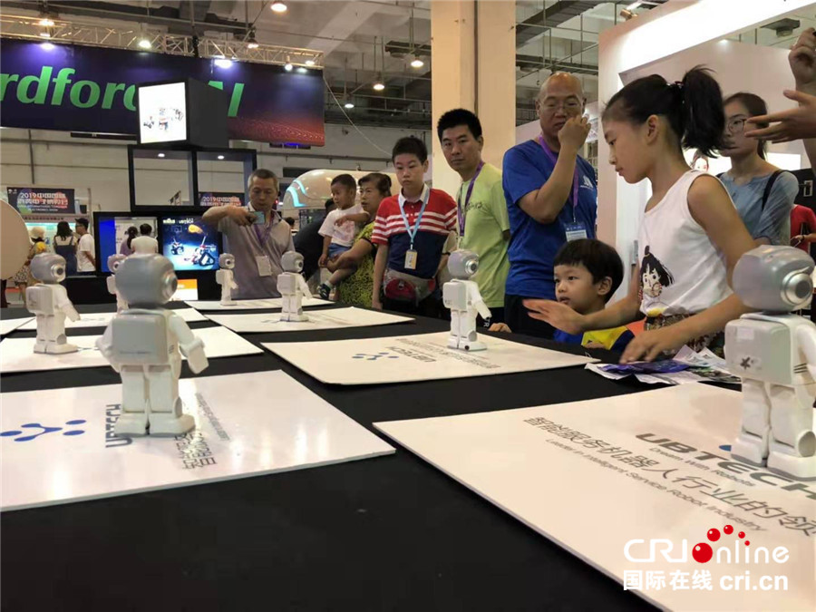 图片默认标题_fororder_2019中国国际消费电子博览会在青岛开幕 智能设备受关注