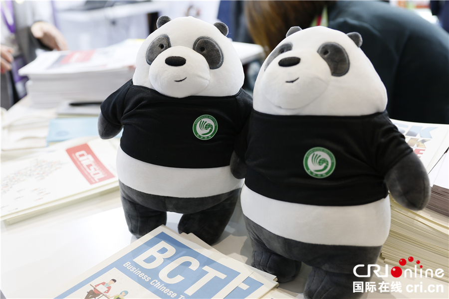 第十二届孔子学院大会在西安举行 汉语教材展引关注(组图)