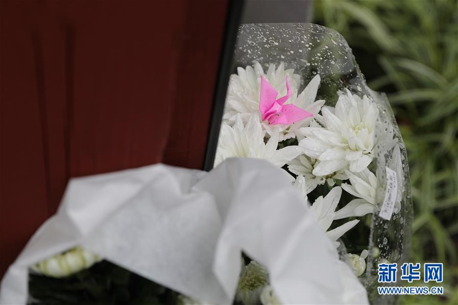 日本民众悼念京都纵火杀人案死者(组图)