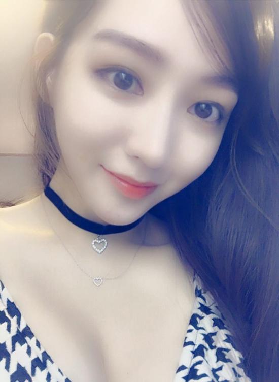韩国美女主播性感撩人 脸蛋精致可爱颜值逆天(组图)