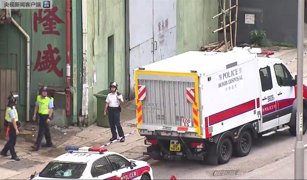 香港警方突击搜查发现爆炸品 封锁现场进行引爆