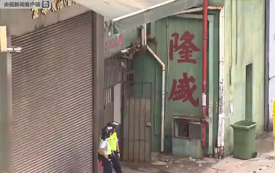 香港警方突击搜查发现爆炸品 封锁现场进行引爆