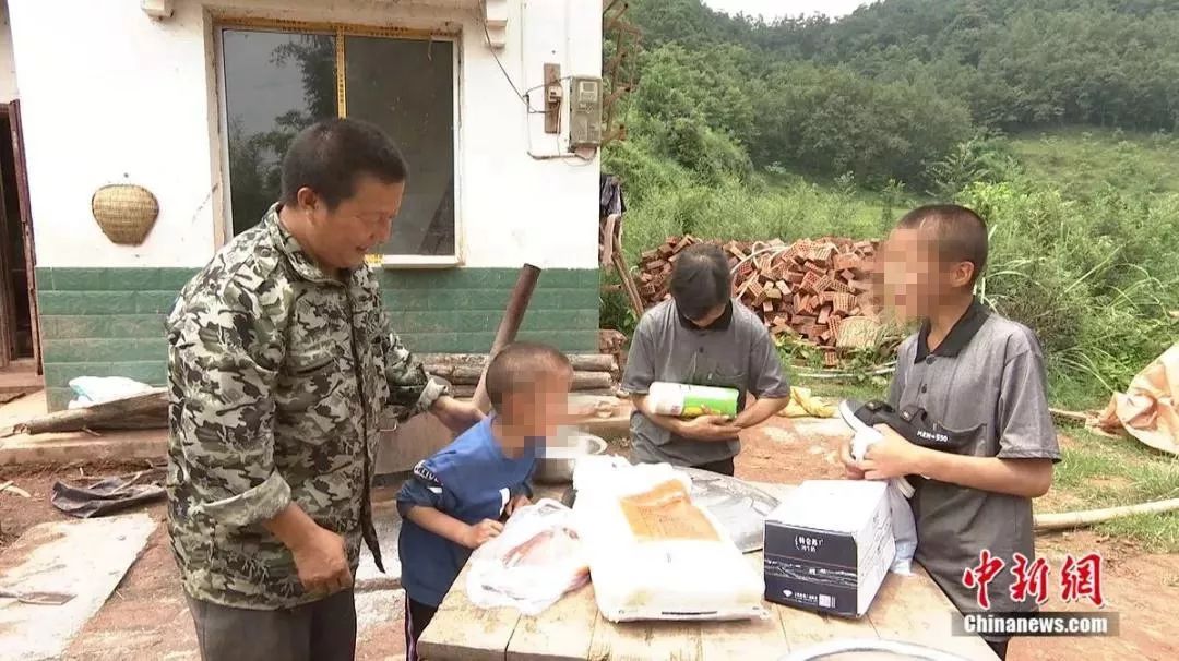 重残儿童还能读书吗？这群“背篼老师”说：能！