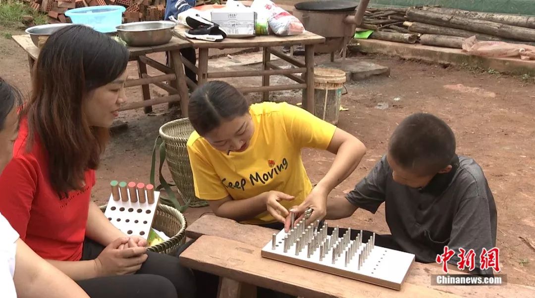 重残儿童还能读书吗？这群“背篼老师”说：能！