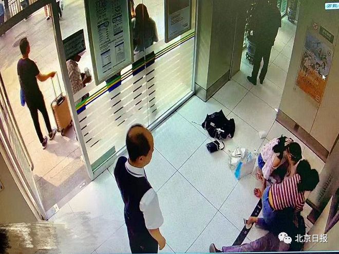 “史上最安全”东单路口，俩95后护士再立功！