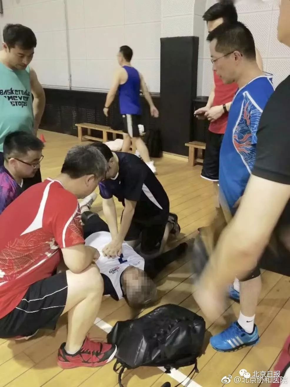 “史上最安全”东单路口，俩95后护士再立功！