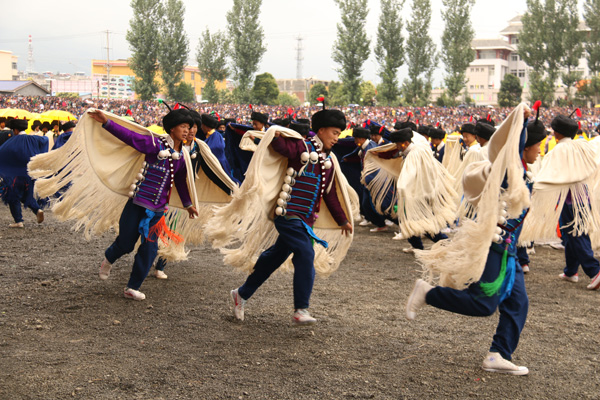 “火把原乡·燃情阿都”2019中国·布拖彝族火把节开幕