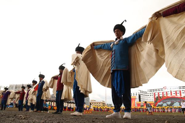 “火把原乡·燃情阿都”2019中国·布拖彝族火把节开幕