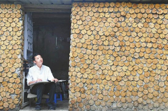 （转载）情牵唐卡 甘孜画师17年画秃2万支笔