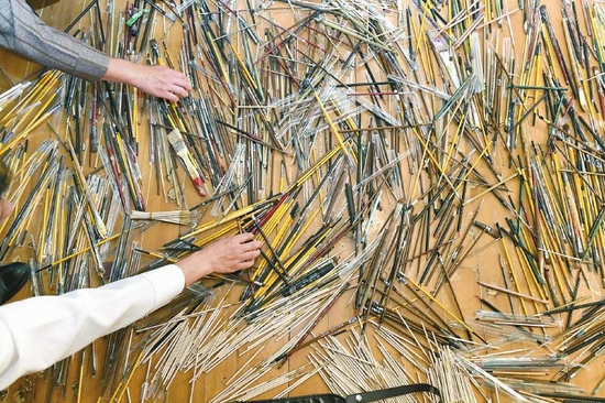 （转载）情牵唐卡 甘孜画师17年画秃2万支笔