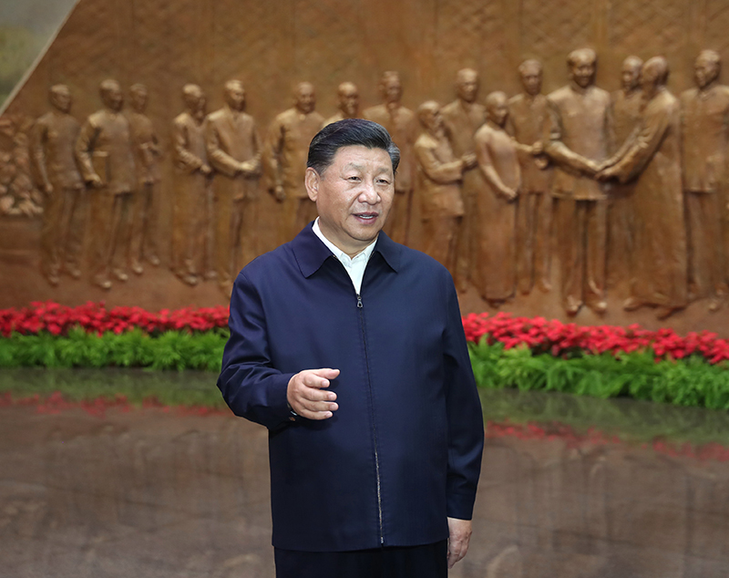 图片默认标题_fororder_2019年9月12日，习近平视察中共中央北京香山革命纪念地。这是习近平在香山革命纪念馆参观《为新中国奠基》主题展览，并发表重要讲话。