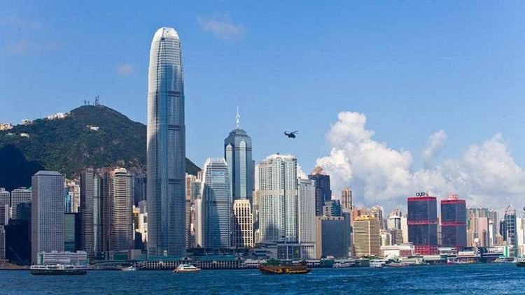 香港特区政府向香港18岁及以上永久居民每人(ren)派发1万港元 今起开始接受登记